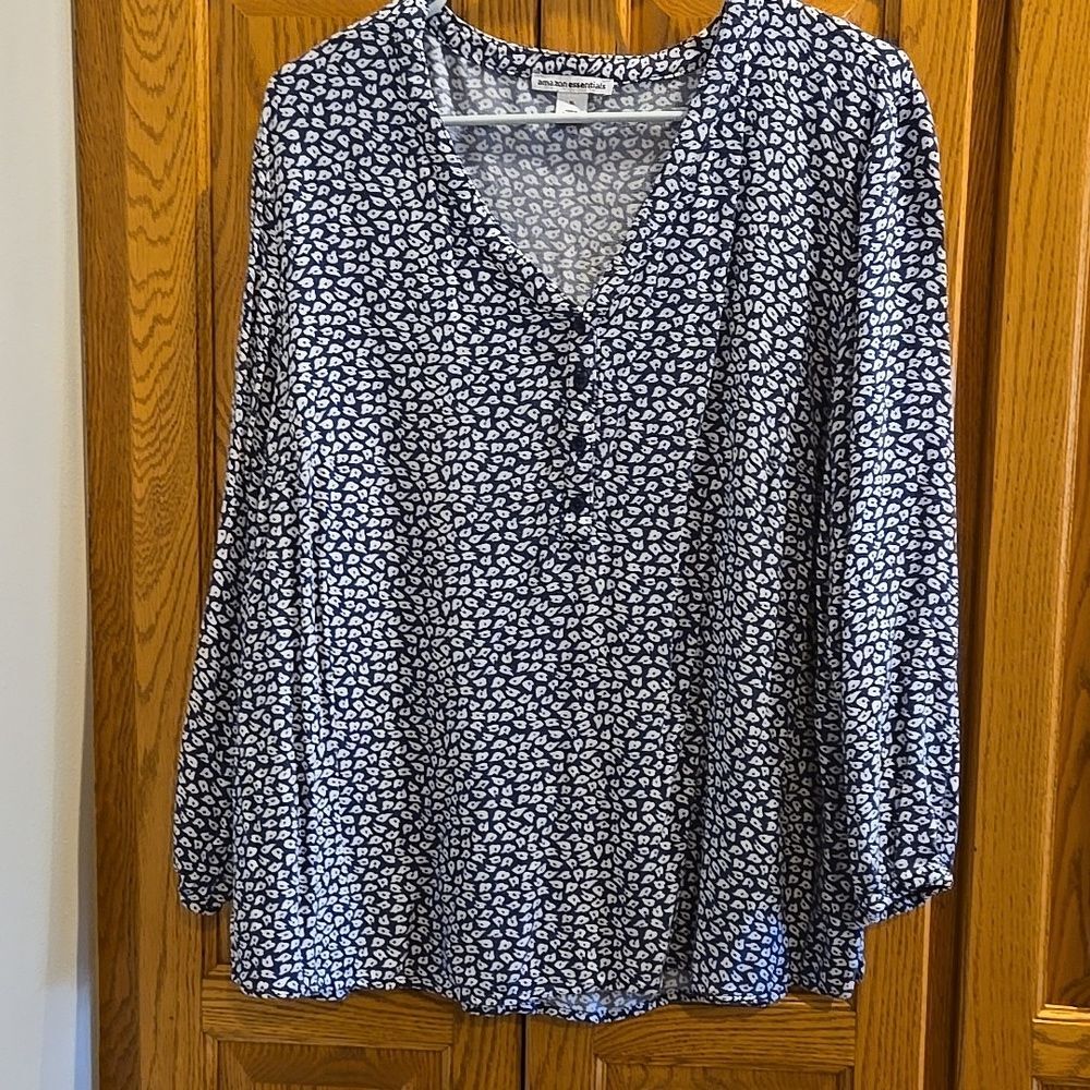 XL Amazon Essentials Womens 3/4 Sleeve Button Popover Shirt Loose-Fit V-Neck Top - Picture 4 of 16
